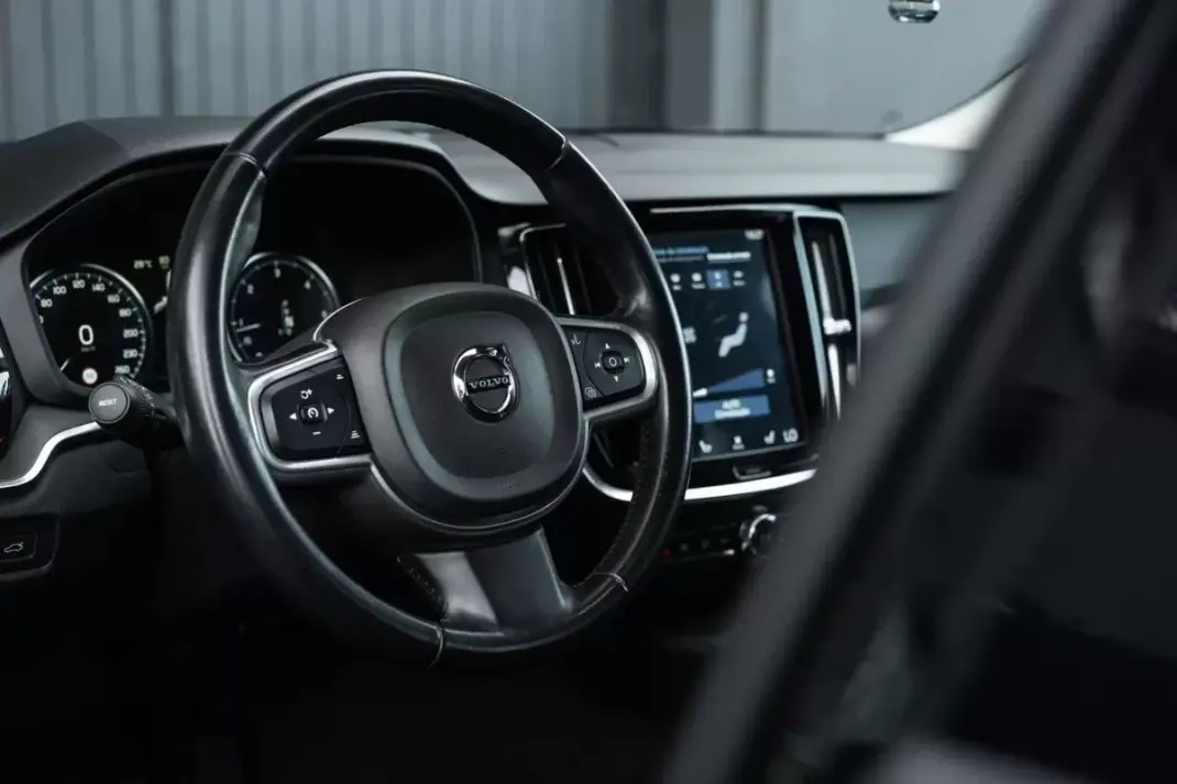 Volvo V60 2019 - 18400 EUR, 258859 km - AUTO.MOTO.pt - 258859km - foto 3 de 25