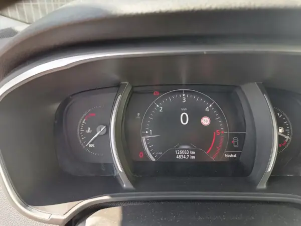 Renault Mégane 2017 - 13000 EUR, 126120 km - AUTO.MOTO.pt - 126120km - foto 6 de 19