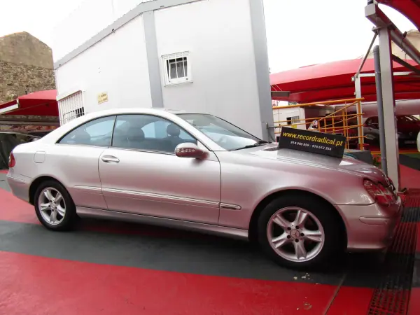 Mercedes-Benz CLK 270 2003 — foto 2 de 24