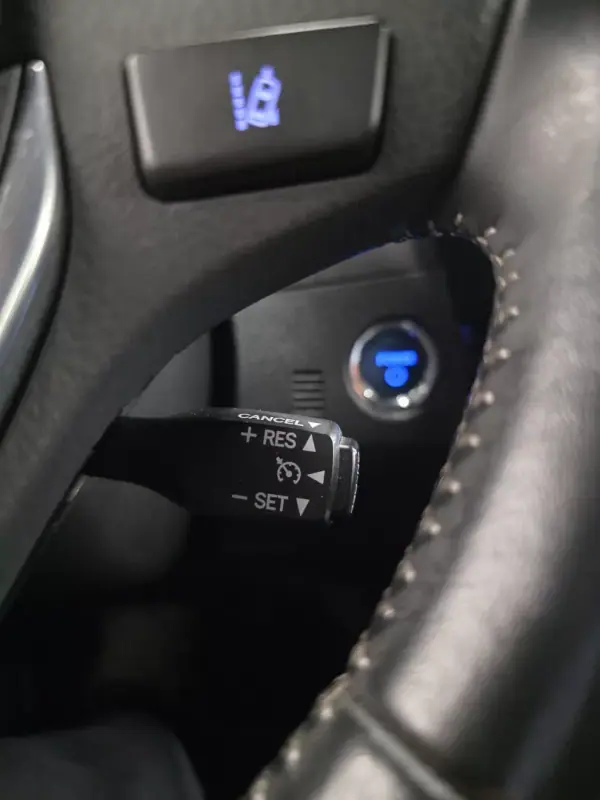 Toyota Auris Touring Sports 2018 - 18900 EUR, 79000 km - AUTO.MOTO.pt - 79000km - foto 26 de 27