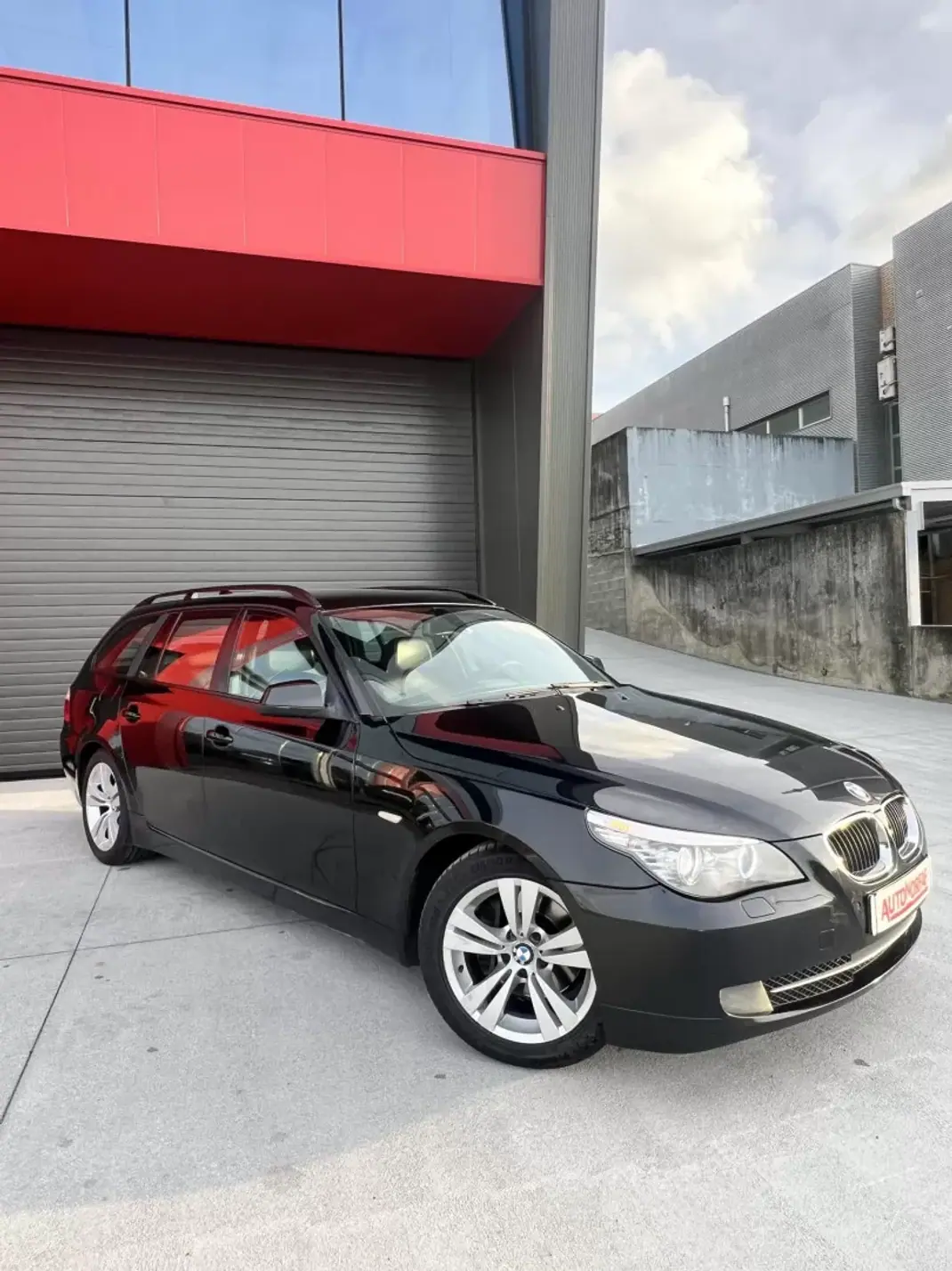 BMW 520 2010 - 10000 EUR, 326786 km - AUTO.MOTO.pt - 326786km - foto 5 de 17