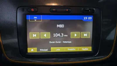 Dacia Sandero 2018 - 10990 EUR, 129000 km - AUTO.MOTO.pt - 129000km - foto 10 de 21