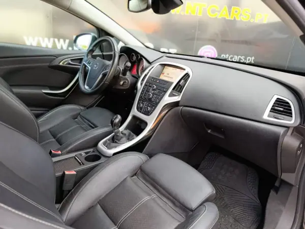 Opel Astra GTC 2012 - 11900 EUR, 95263 km - AUTO.MOTO.pt - 95263km - foto 14 de 22