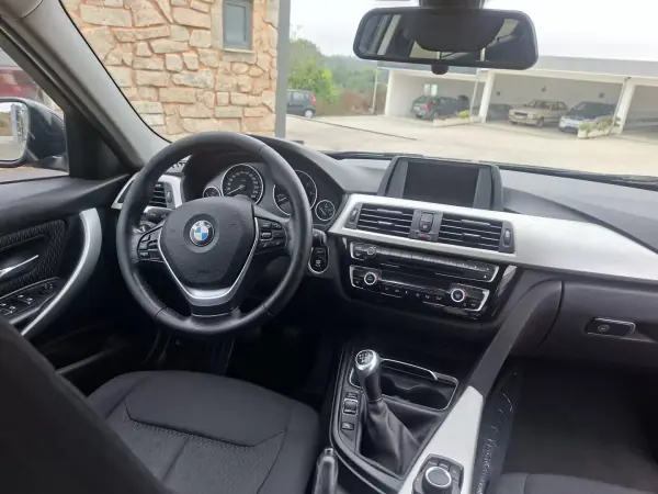 BMW 318 2016 - 14870 EUR, 208238 km - AUTO.MOTO.pt - 208238km - foto 9 de 22