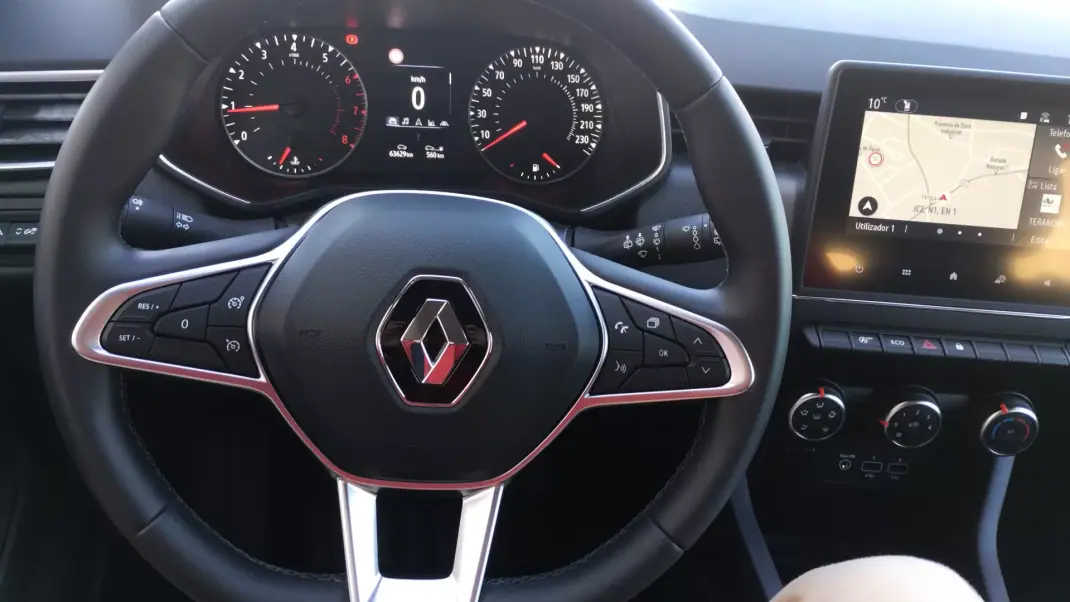 Renault Clio 2021 - 13999 EUR, 63000 km - AUTO.MOTO.pt - 63000km - foto 27 de 38