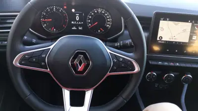 Renault Clio 2021 - 13999 EUR, 63000 km - AUTO.MOTO.pt - 63000km - foto 27 de 38