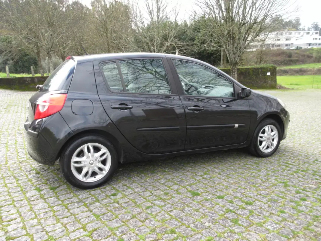 Renault Clio 2006 - 3990 EUR, 249000 km - AUTO.MOTO.pt - 249000km - foto 10 de 38