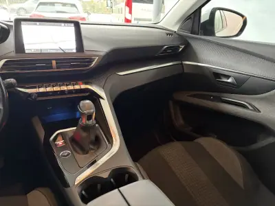 Peugeot 3008 2018 - 14490 EUR, 105034 km - AUTO.MOTO.pt - 105034km - foto 11 de 13