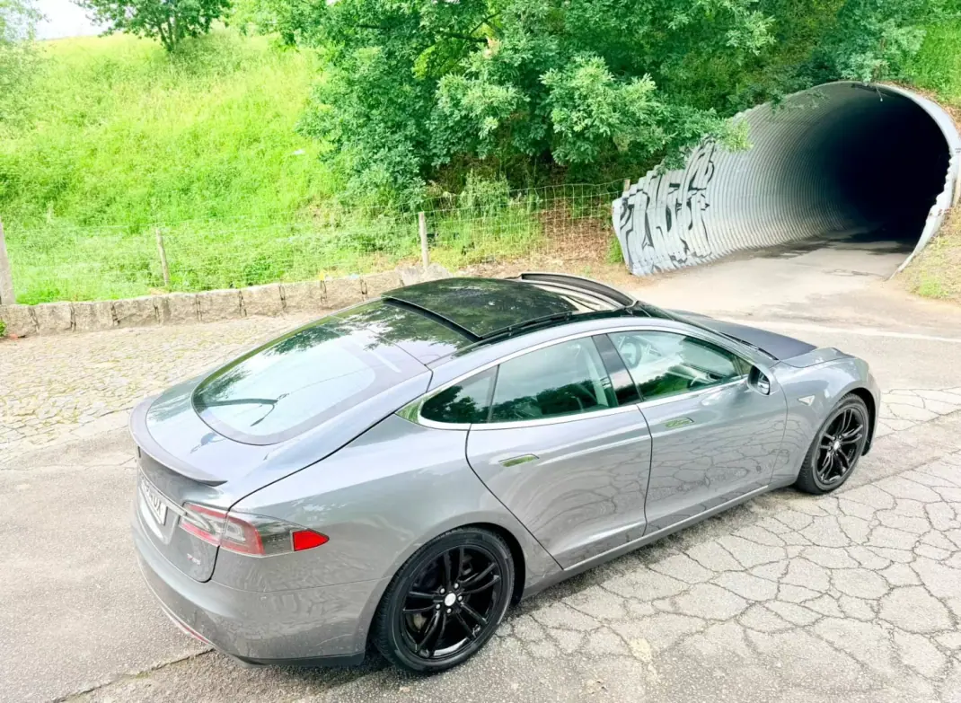 Tesla Model S 2013 - 15500 EUR, 306000 km - AUTO.MOTO.pt - 306000km - foto 5 de 24