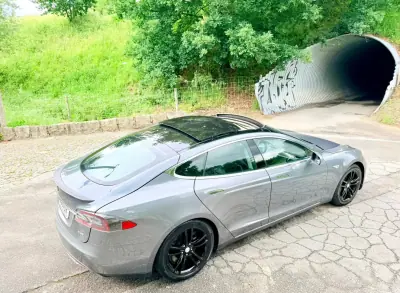Tesla Model S 2013 - 15500 EUR, 306000 km - AUTO.MOTO.pt - 306000km - foto 5 de 24