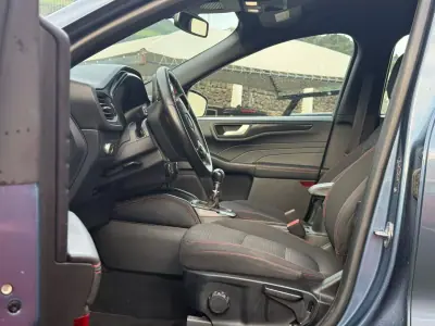 Ford Kuga 2022 - 24990 EUR, 67592 km - AUTO.MOTO.pt - 67592km - foto 9 de 14