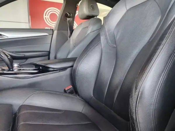 BMW 520 2017 - 23500 EUR, 165600 km - AUTO.MOTO.pt - 165600km - foto 23 de 38
