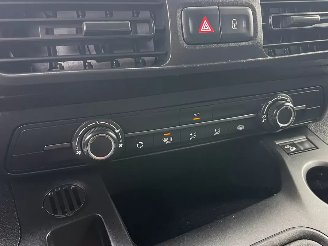 Citroën Berlingo 2020 - 10750 EUR, 156000 km - 156000km - foto 24 de 32
