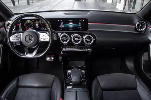 Mercedes-Benz A 180 2018 - 20900 EUR, 172353 km - AUTO.MOTO.pt - 172353km - foto 32 de 43