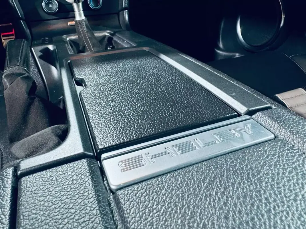 Shelby GT500 2010 - 89990 EUR, 76489 km - AUTO.MOTO.pt - 76489km - foto 35 de 47