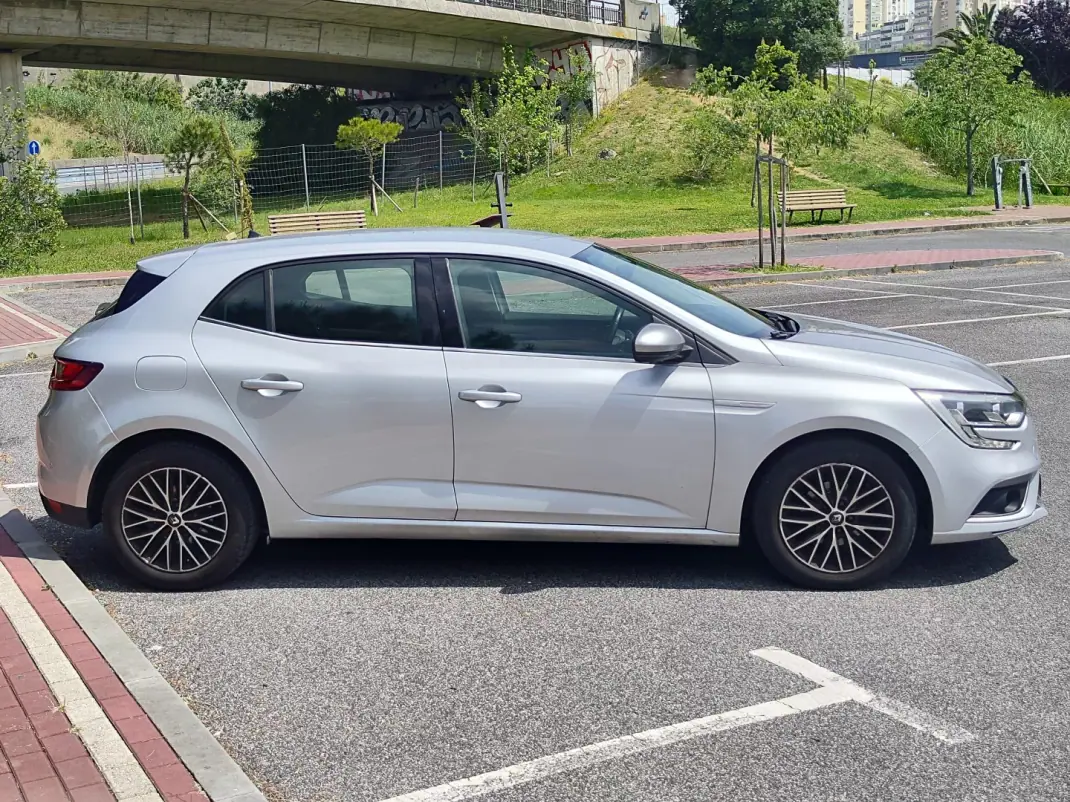 Renault Mégane 2016 - 8780 EUR, 252000 km - AUTO.MOTO.pt - 252000km - foto 6 de 36