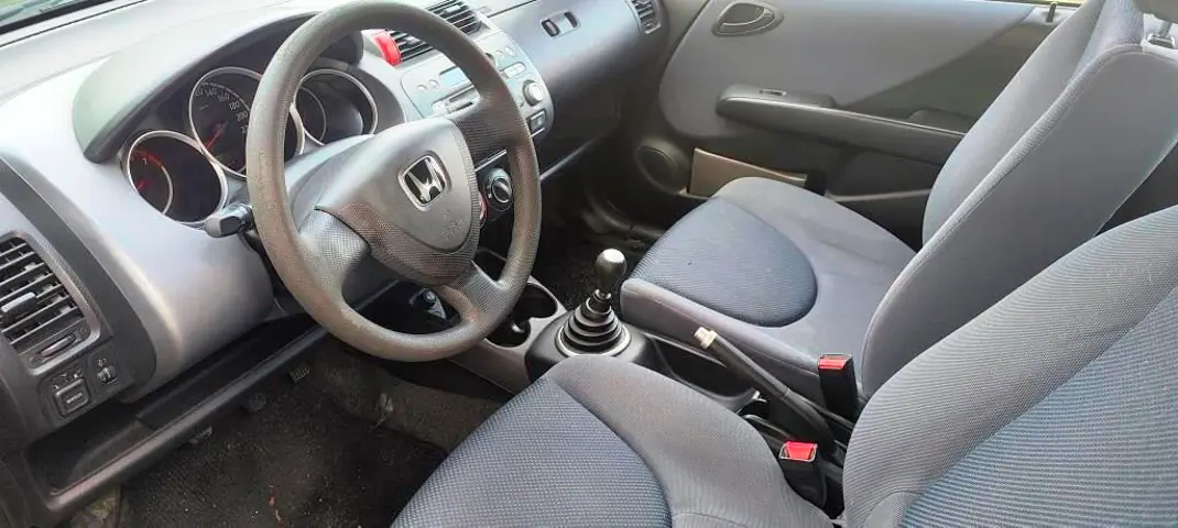 Honda Jazz 2003 - 3749 EUR, 260000 km - AUTO.MOTO.pt - 260000km - foto 6 de 11