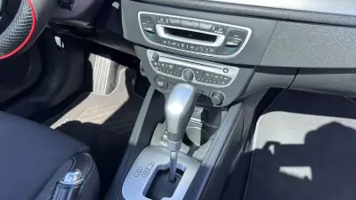 Renault Mégane Cabrio 2012 - 11800 EUR, 182000 km - AUTO.MOTO.pt - 182000km - foto 33 de 38
