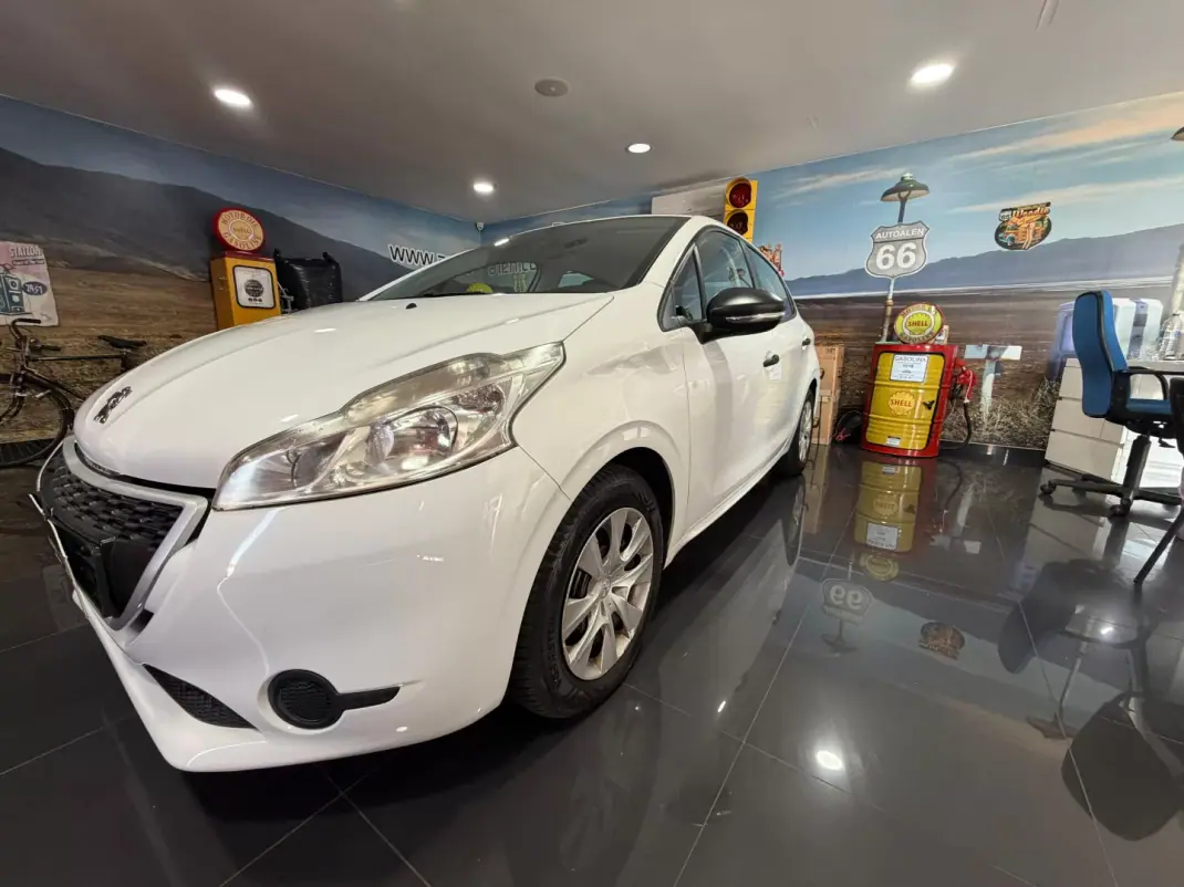 Peugeot 208 2014 - 9950 EUR, 141600 km - AUTO.MOTO.pt - 141600km - foto 3 de 19