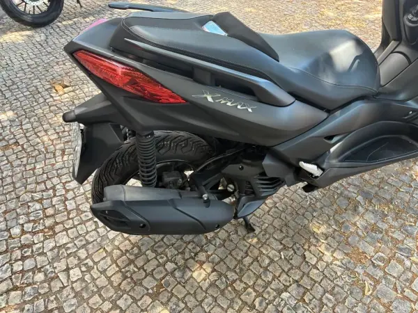 Yamaha XMAX 2022 - 3950 EUR, 28105 km - AUTO.MOTO.pt - 28105km - foto 9 de 13