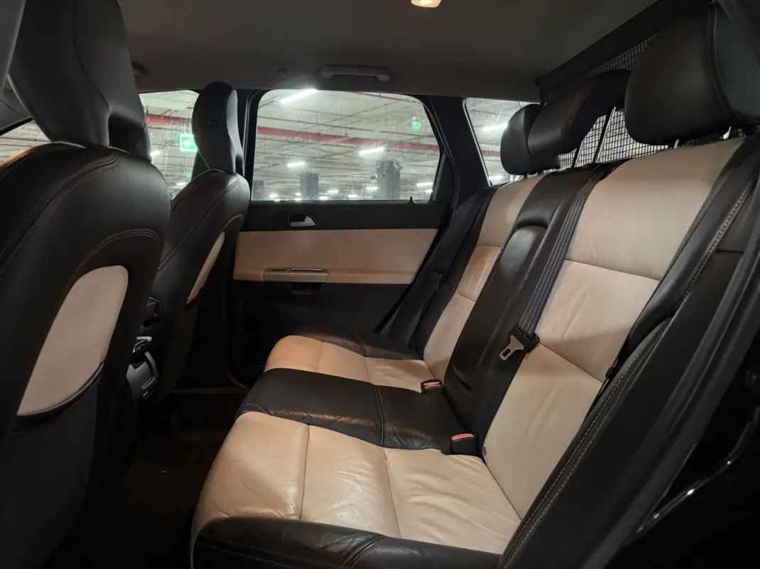 Volvo V50 2011 - 6000 EUR, 247500 km - AUTO.MOTO.pt - 247500km - foto 7 de 9