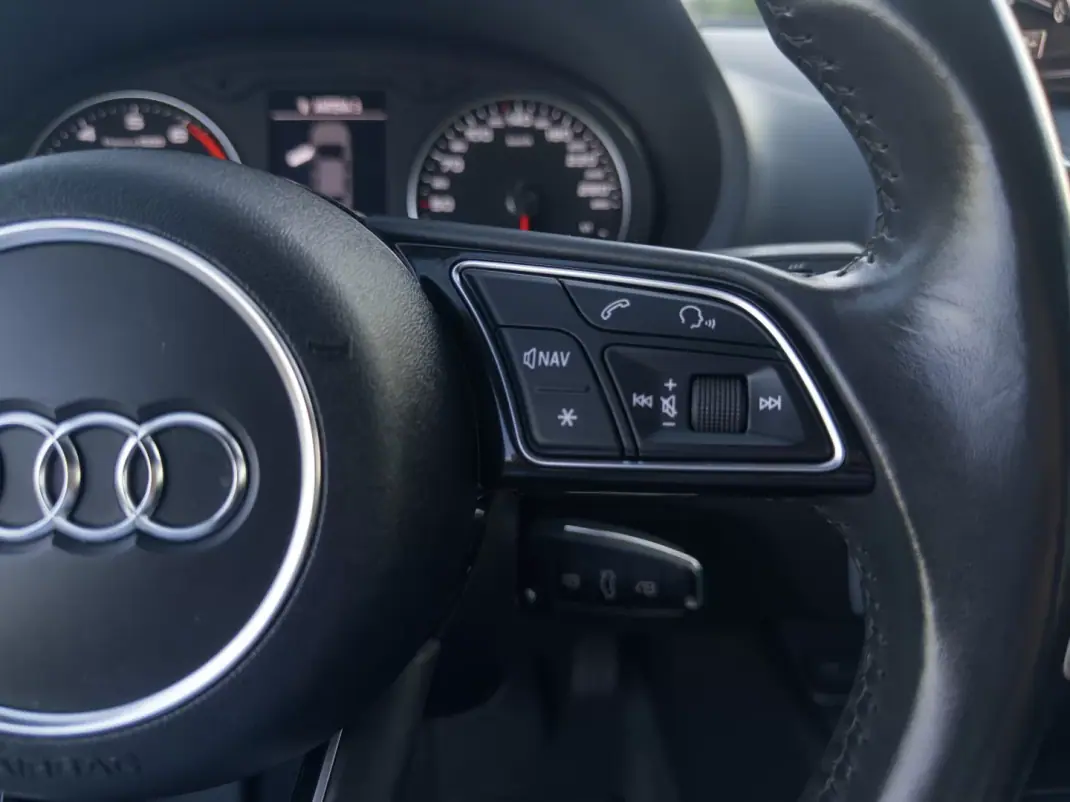 Audi A3 Limousine 2017 - 16990 EUR, 97000 km - AUTO.MOTO.pt - 97000km - foto 16 de 33