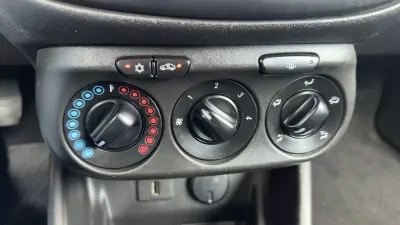 Opel Corsa 2018 - 10490 EUR, 161000 km - AUTO.MOTO.pt - 161000km - foto 12 de 15