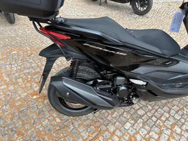 Honda Forza 2024 - 5650 EUR, 15234 km - AUTO.MOTO.pt - 15234km - foto 9 de 13
