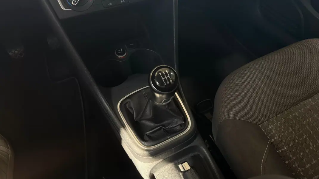Volkswagen Polo 2016 - 7999 EUR, 148121 km - 148121km - foto 8 de 17