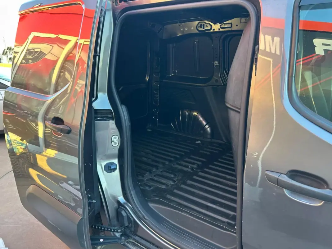 Peugeot PARTNER GIRAFON 2020 - 12990 EUR, 80000 km - AUTO.MOTO.pt - 80000km - foto 15 de 16