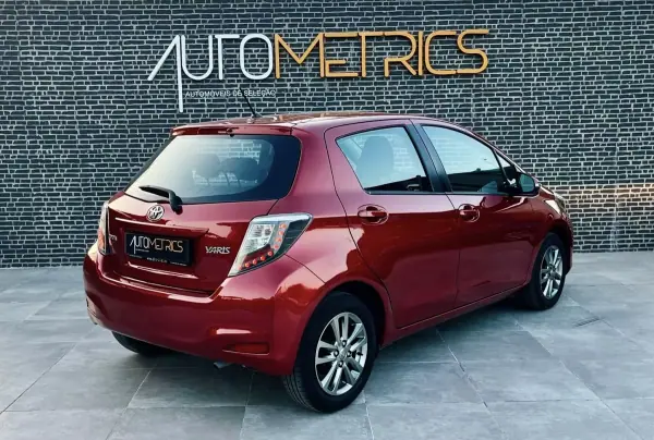 Toyota Yaris 2014 - 9990 EUR, 157000 km - AUTO.MOTO.pt - 157000km - foto 11 de 14