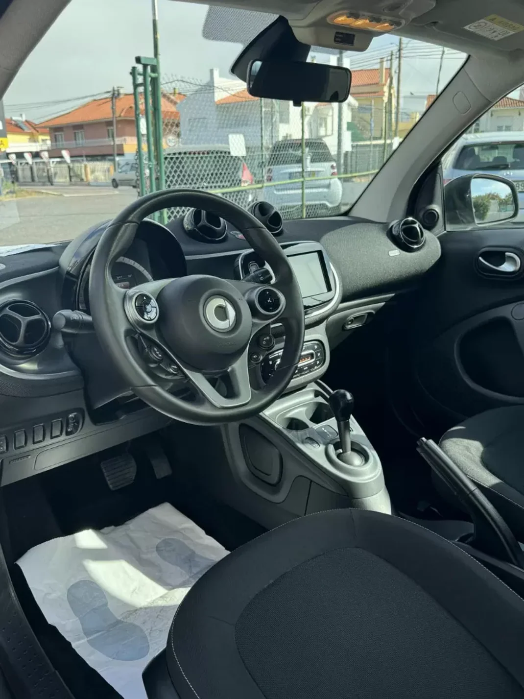 Smart Fortwo Cabrio 2016 - 11480 EUR, 65000 km - AUTO.MOTO.pt - 65000km - foto 2 de 3