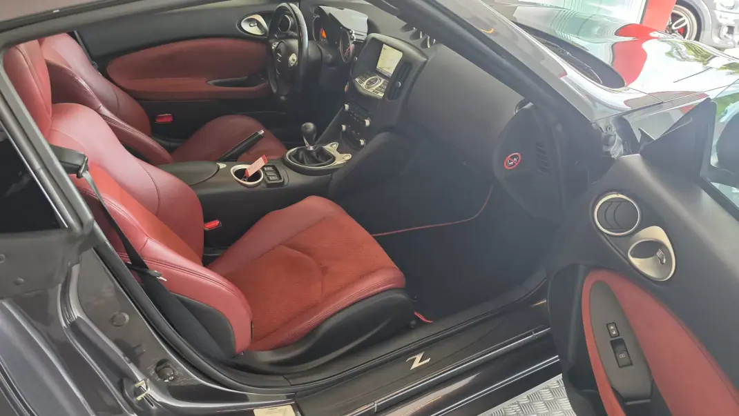 Nissan 370 Z 2010 - 39900 EUR, 111567 km - AUTO.MOTO.pt - 111567km - foto 56 de 62