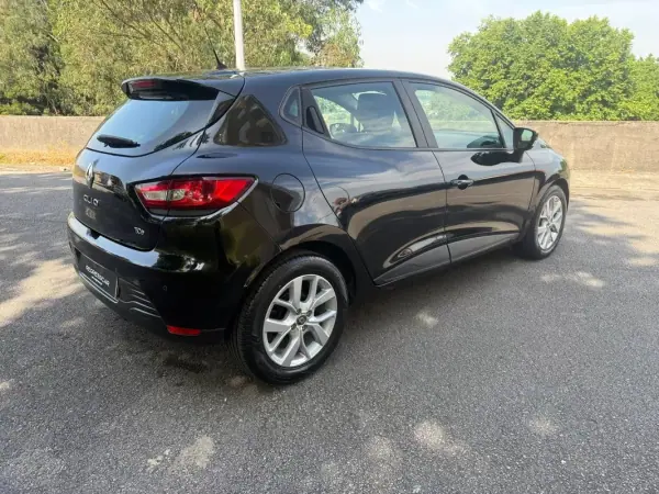 Renault Clio 2014 - 7650 EUR, 170000 km - AUTO.MOTO.pt - 170000km - foto 4 de 24