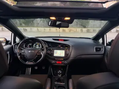 Kia Ceed 2015 — foto 4 de 15