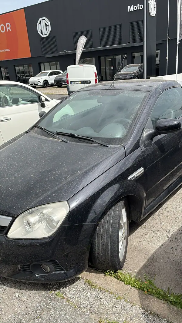 Opel Tigra TwinTop 2005 - 5500 EUR, 329000 km - AUTO.MOTO.pt - 329000km - foto 6 de 7