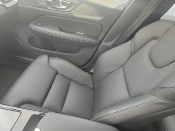 Volvo V60 2023 - 34900 EUR, 74980 km - AUTO.MOTO.pt - 74980km - foto 8 de 22