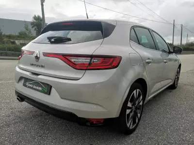 Renault Mégane 2019 - 17900 EUR, 96000 km - AUTO.MOTO.pt - 96000km - foto 9 de 27