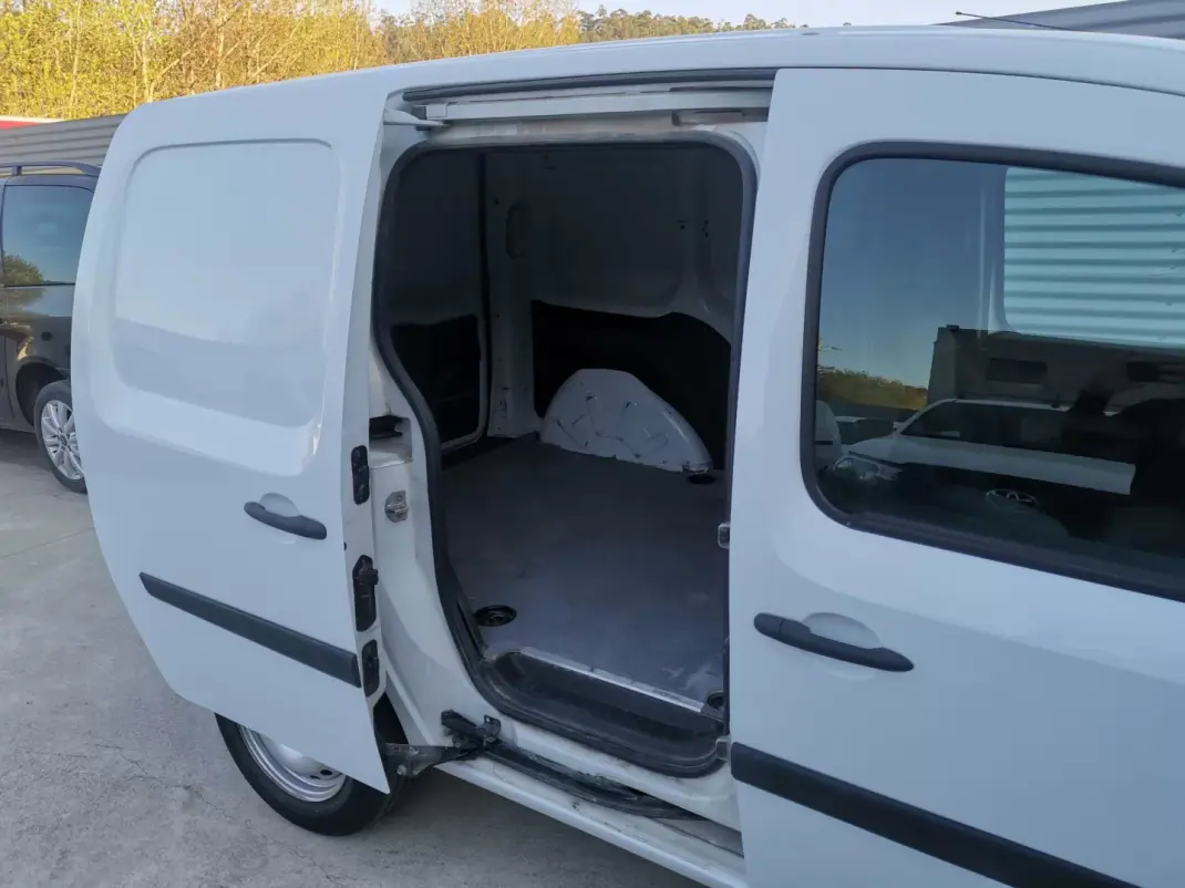 Renault Kangoo dCi 2019 - 10500 EUR, 164400 km - AUTO.MOTO.pt - 164400km - foto 4 de 8