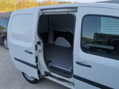 Renault Kangoo dCi 2019 - 10500 EUR, 164400 km - AUTO.MOTO.pt - 164400km - foto 4 de 8