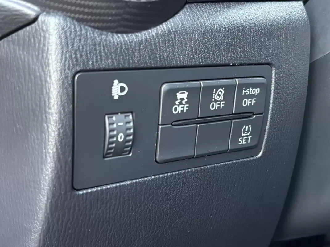 Mazda 2 2019 - 13900 EUR, 81000 km - AUTO.MOTO.pt - 81000km - foto 17 de 35