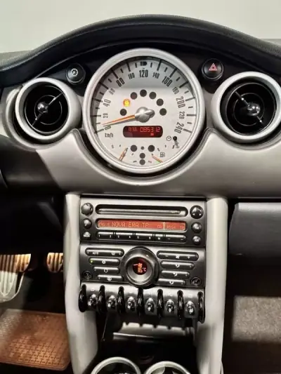 MINI 3 Portas 2005 - 11900 EUR, 85312 km - 85312km - foto 46 de 47