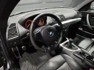 BMW 120 2009 - 13900 EUR, 220000 km - AUTO.MOTO.pt - 220000km - foto 10 de 16