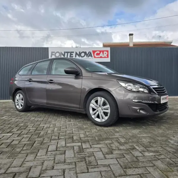 Peugeot 308 SW 2015 - 10250 EUR, 196270 km - AUTO.MOTO.pt - 196270km - foto 5 de 15