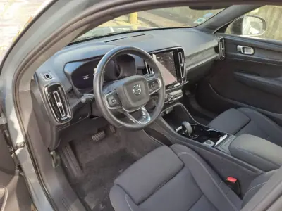 Volvo XC 40 2023 - 28500 EUR, 96000 km - AUTO.MOTO.pt - 96000km - foto 9 de 15