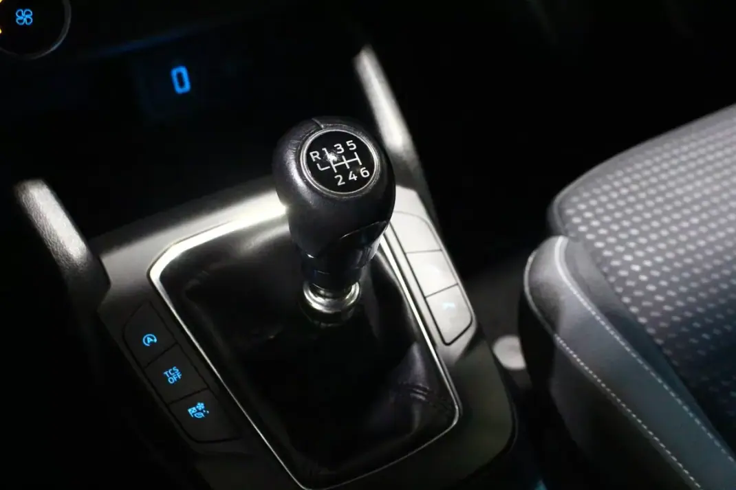 Ford Focus SW 2019 - 13900 EUR, 160000 km - AUTO.MOTO.pt - 160000km - foto 26 de 32