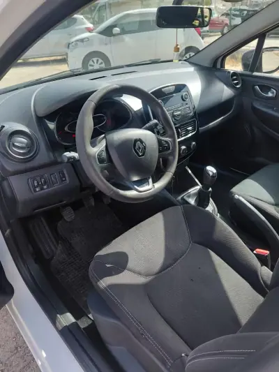 Renault 2017 - 7950 EUR, 180000 km - AUTO.MOTO.pt - 180000km - foto 3 de 9