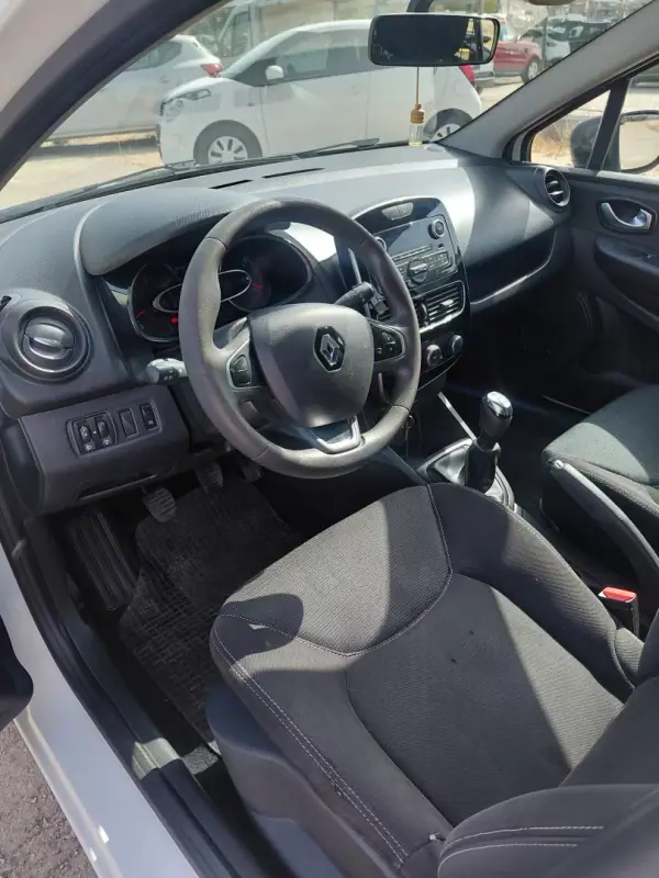 Renault 2017 - 7950 EUR, 180000 km - AUTO.MOTO.pt - 180000km - foto 3 de 9