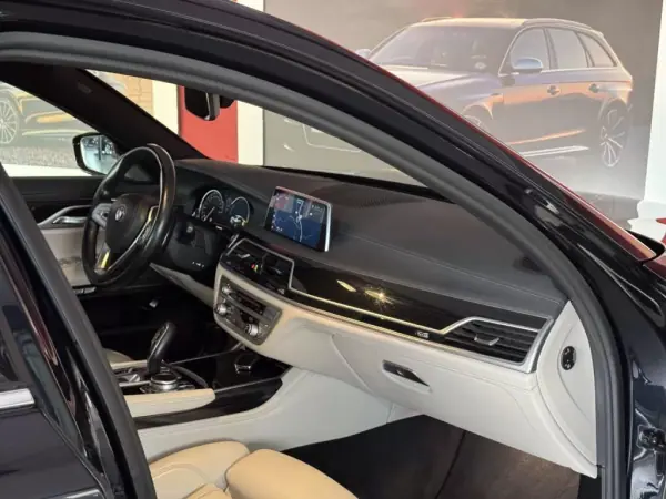 BMW 730 2017 - 44990 EUR, 79085 km - AUTO.MOTO.pt - 79085km - foto 20 de 30