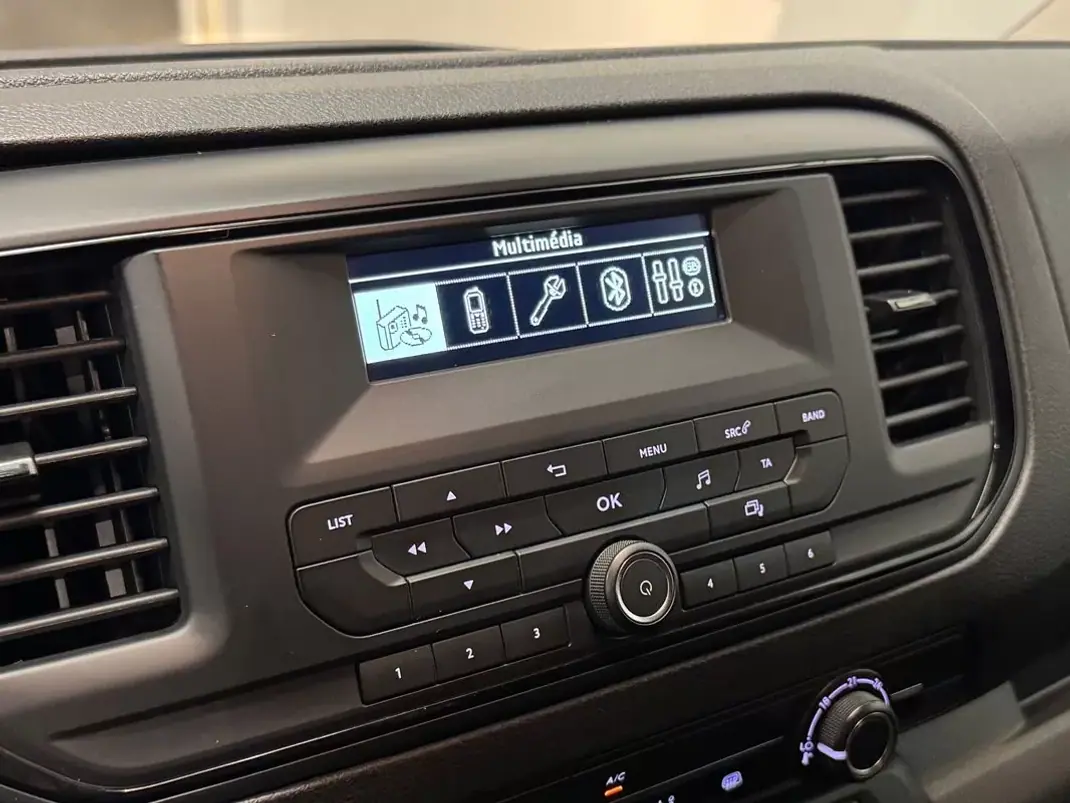 Opel COMBO 2020 - 15500 EUR, 150000 km - AUTO.MOTO.pt - 150000km - foto 12 de 16